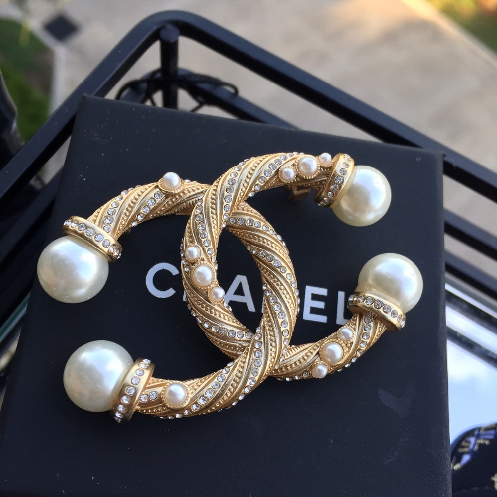 Authentic Chanel Twist Brooch